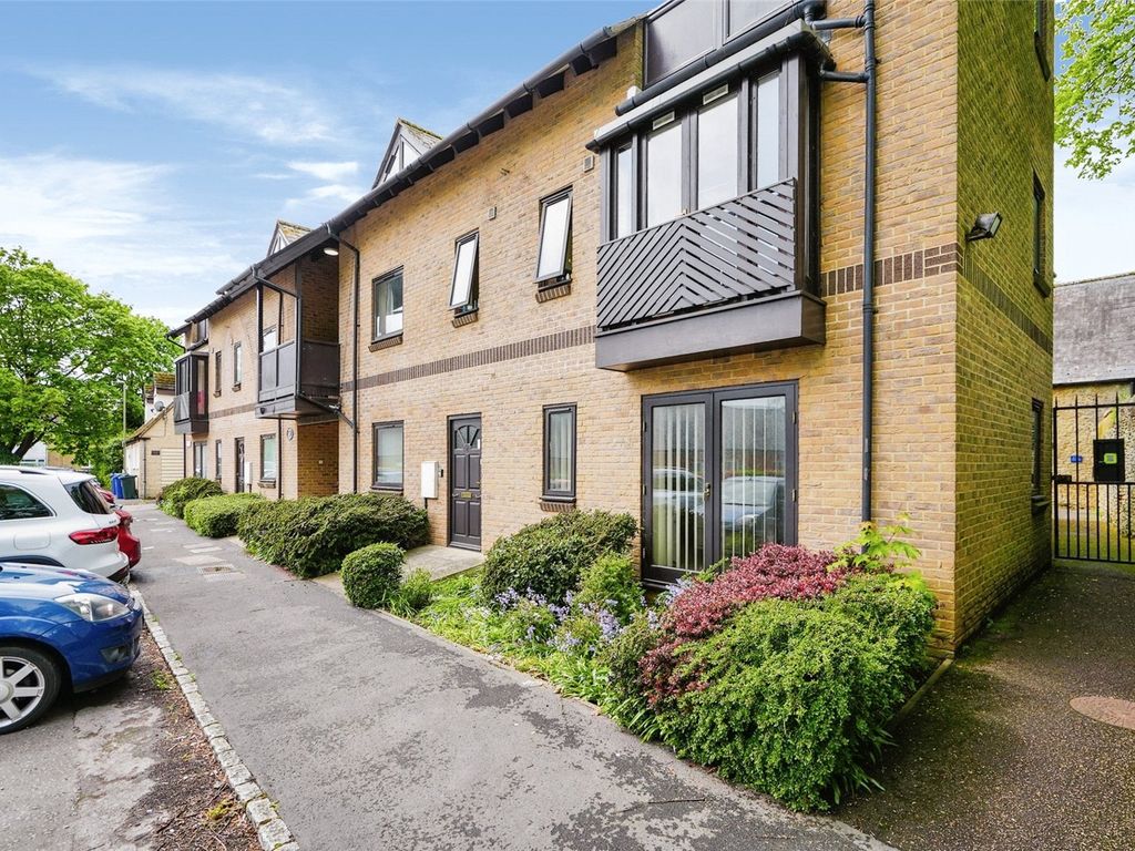 1 bed flat for sale in Old Place Yard, Bicester, Oxfordshire OX26, £160,000