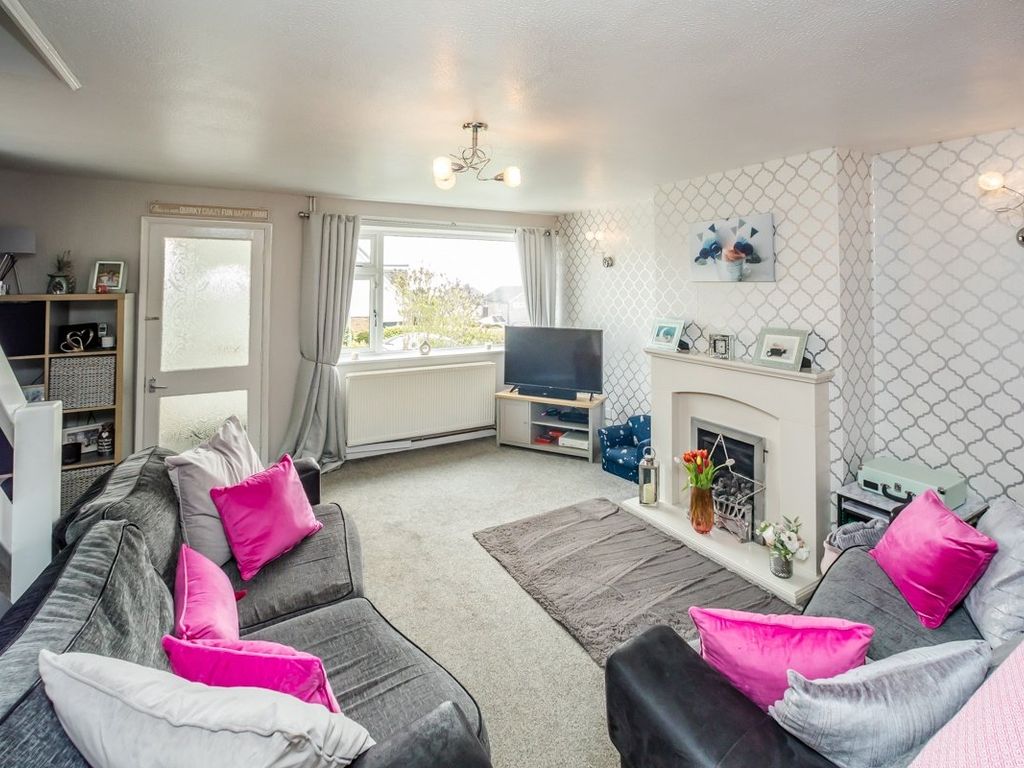 3 bed semi-detached house for sale in Prospect Court, Halifax HX2, £180,000
