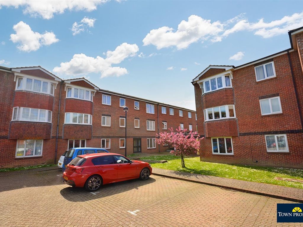 1 bed flat for sale in Wannock Road, Eastbourne BN22, £119,950