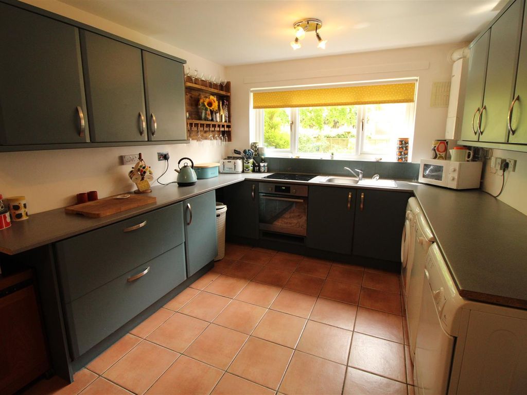3 bed property for sale in The Wye, Daventry NN11, £195,000