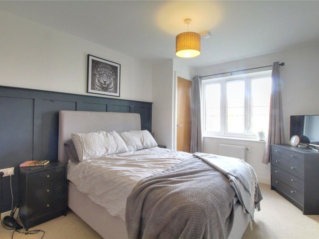 1 bed flat for sale in Waggoners Walk, Aldershot, Hampshire GU12, £190,000