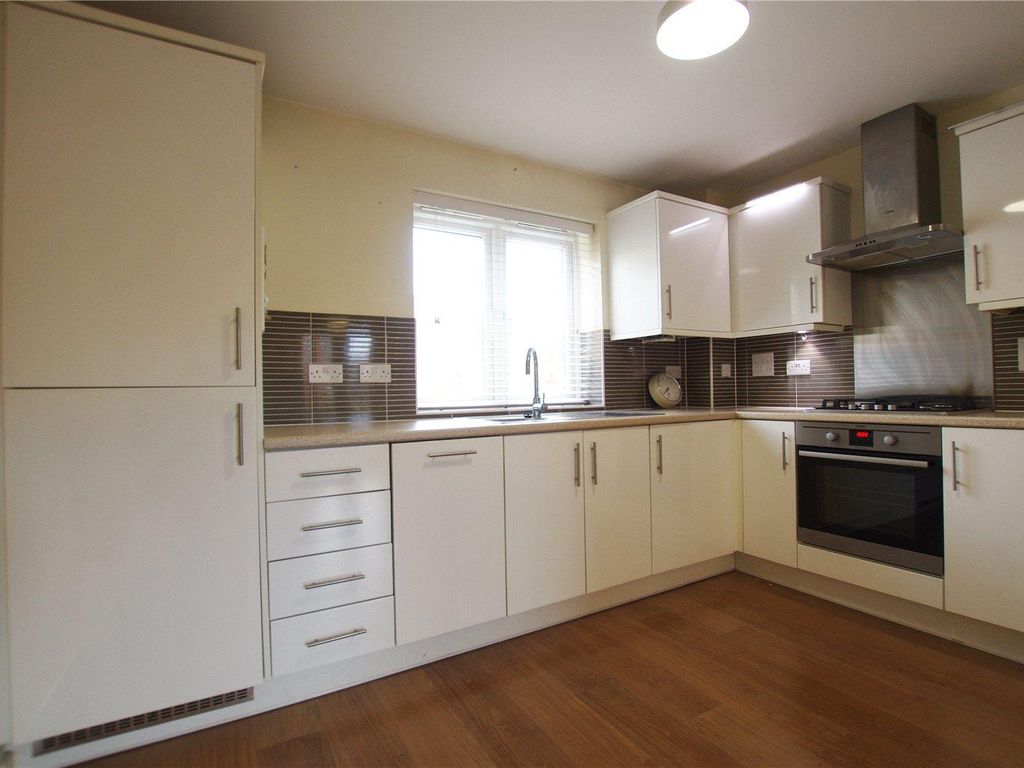 1 bed flat for sale in Trinity House, Academy Court, Station Road WD6, £265,000
