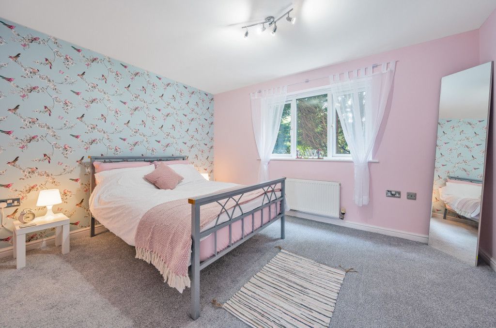 2 bed flat for sale in Harbourne Close, Kenilworth, Warwickshire CV8, £169,995