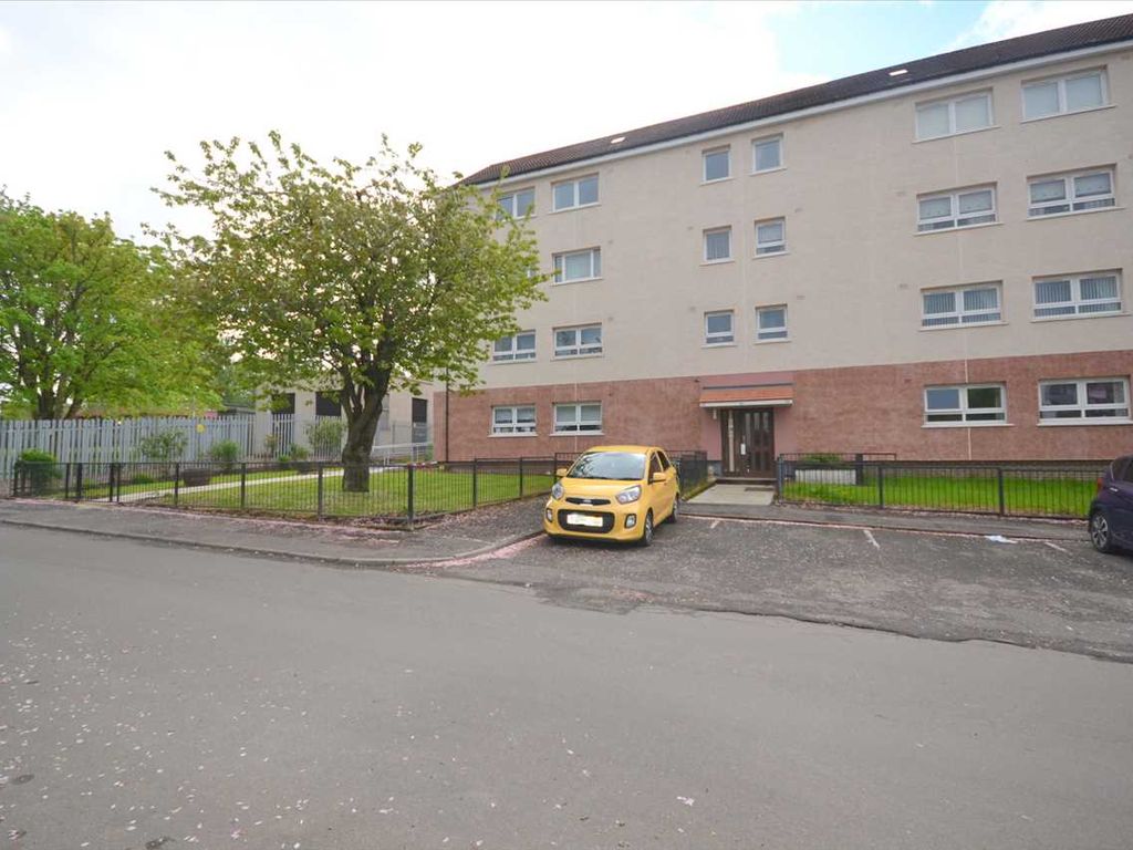 3 bed flat for sale in Ardnahoe Avenue, Toryglen, Glasgow G42, £80,000