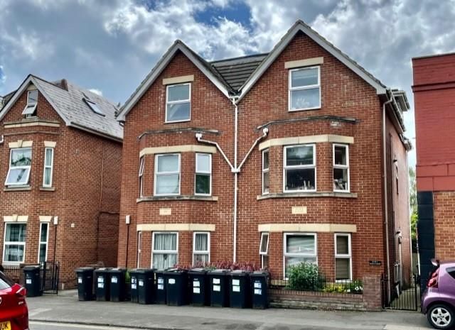 1 bed flat for sale in Holdenhurst Road, Bournemouth BH8, £130,000