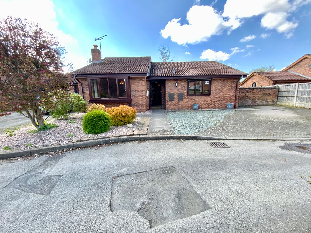 3 bed bungalow for sale in Meadow View, Buckley CH7, £280,000
