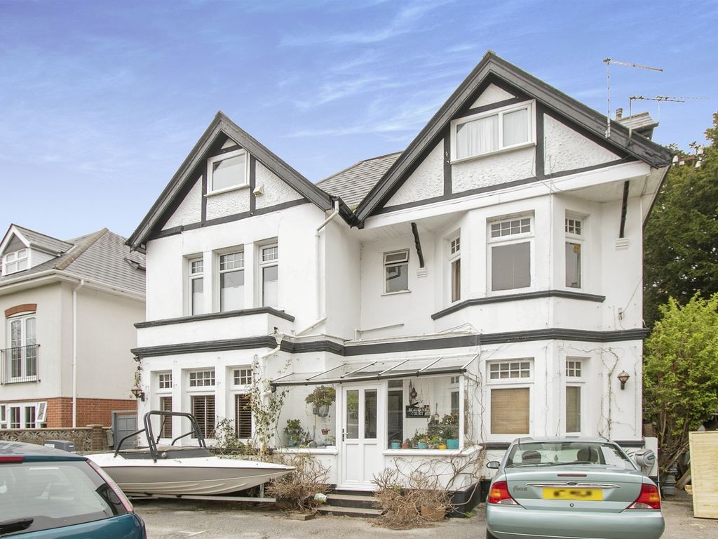 2 bed flat for sale in Southbourne Road, Southbourne, Bournemouth BH6, £200,000