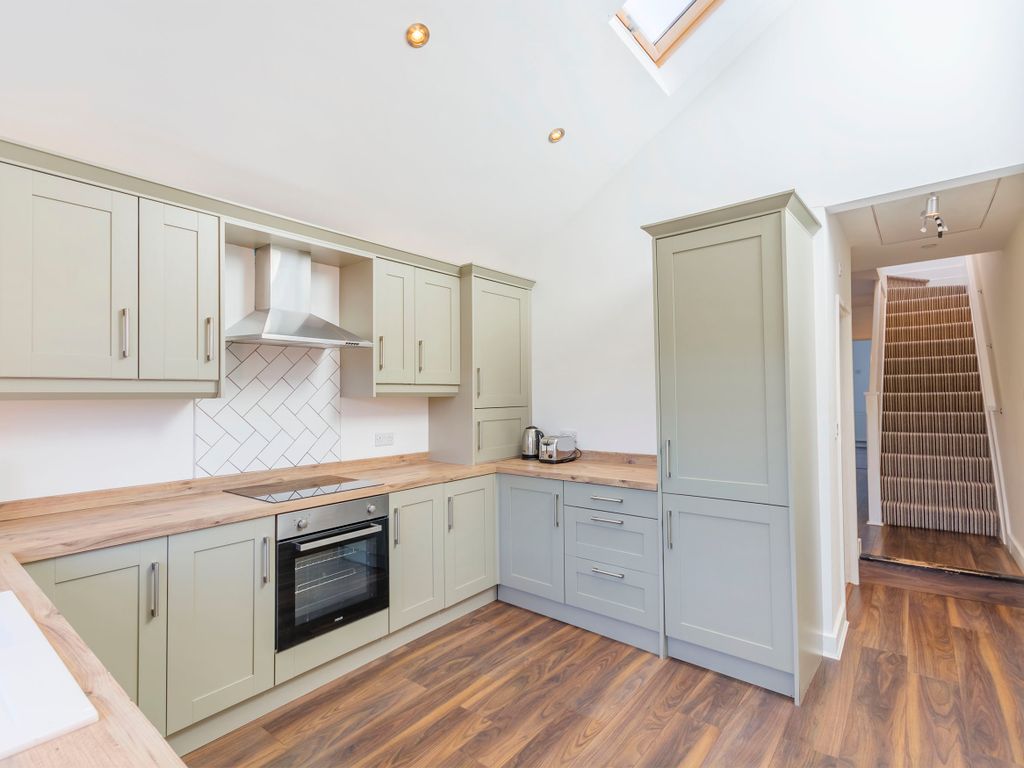 2 bed flat for sale in Crosby Road, West Bridgford, Nottingham NG2, £265,000