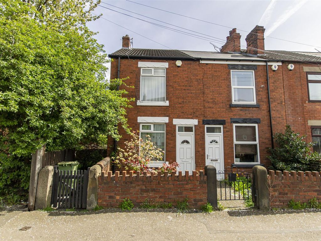 2 bed terraced house for sale in Derby Road, Chesterfield S40, £130,000