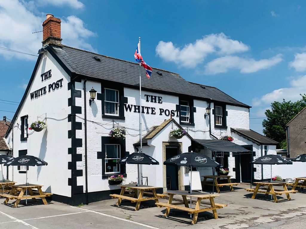 Pub/bar for sale in White Post, Radstock BA3, £35,000