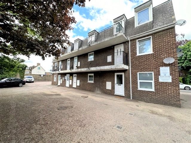 1 bed flat for sale in Stratton Court, 60 High Street, Biggleswade SG18, £150,000