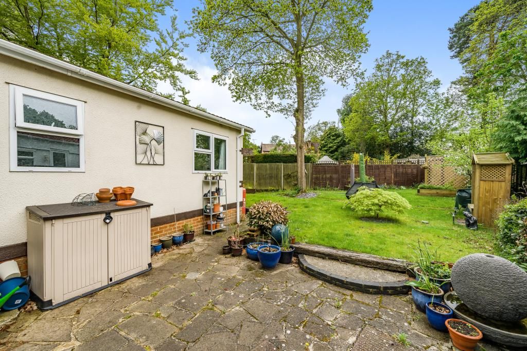 2 bed mobile/park home for sale in Finchampstead, Wokingham, Berkshire RG40, £250,000