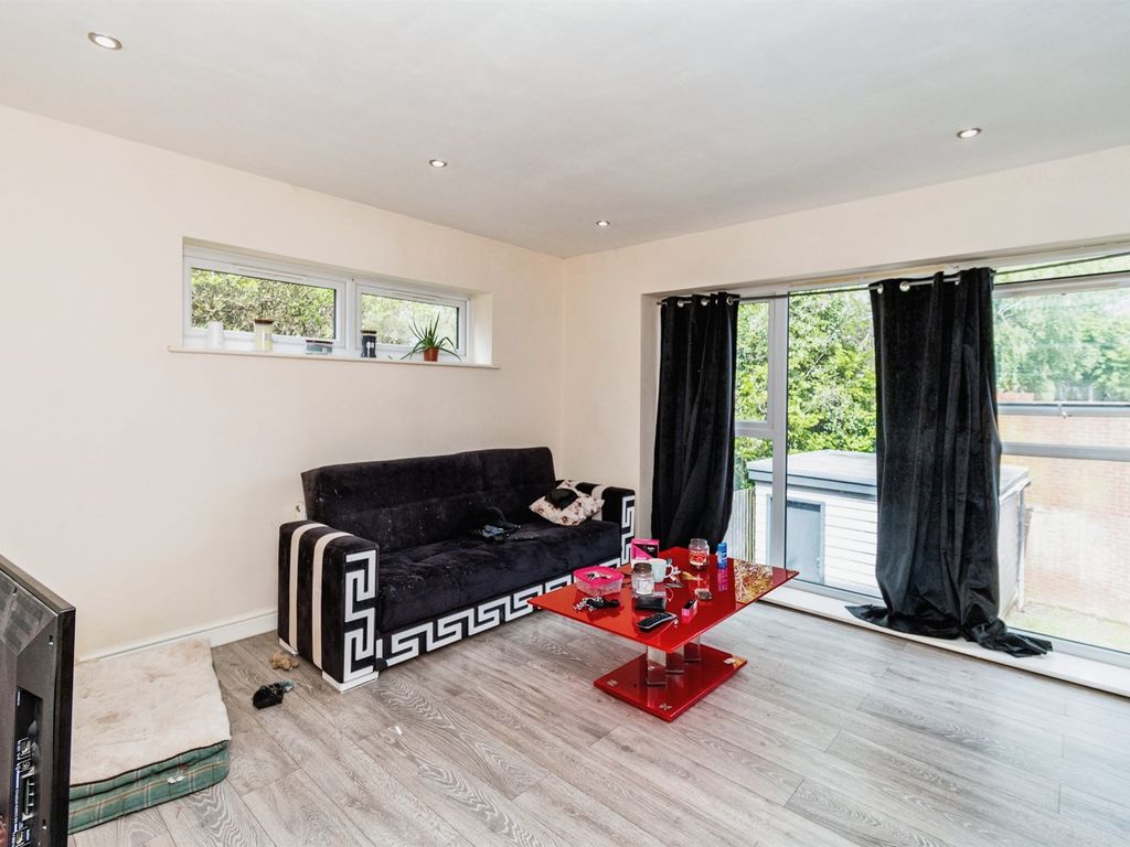 1 bed flat for sale in Millbrook Road East, Southampton SO15, £135,000