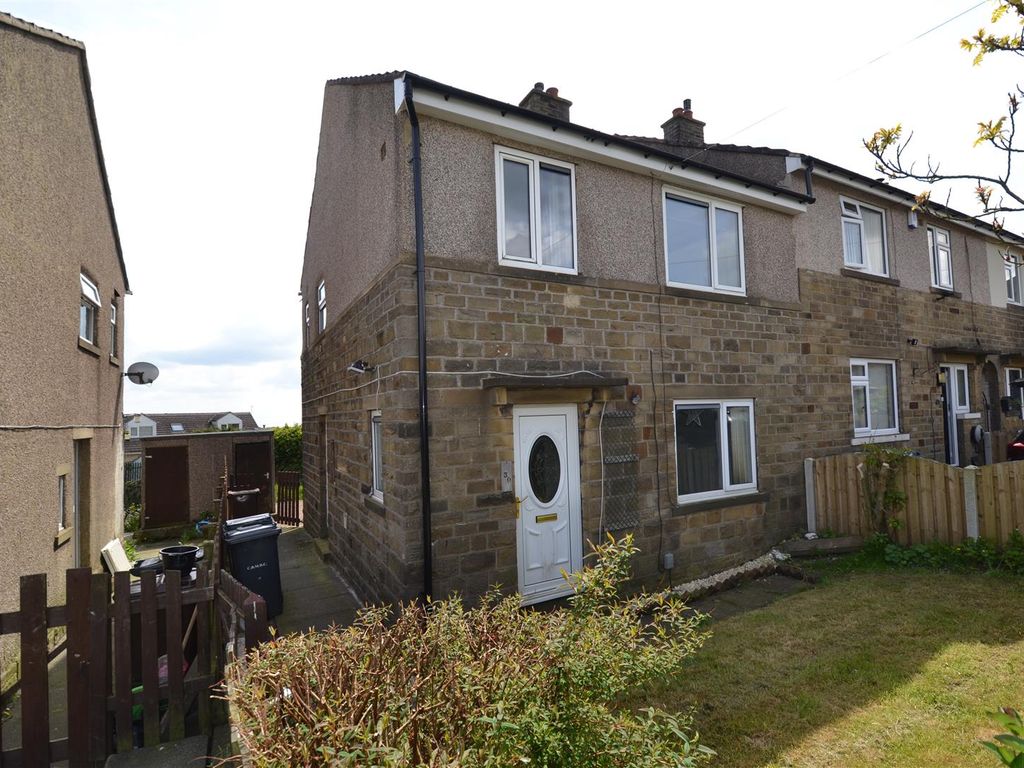 3 bed town house for sale in Moor Close Avenue, Queensbury, Bradford BD13, £159,950