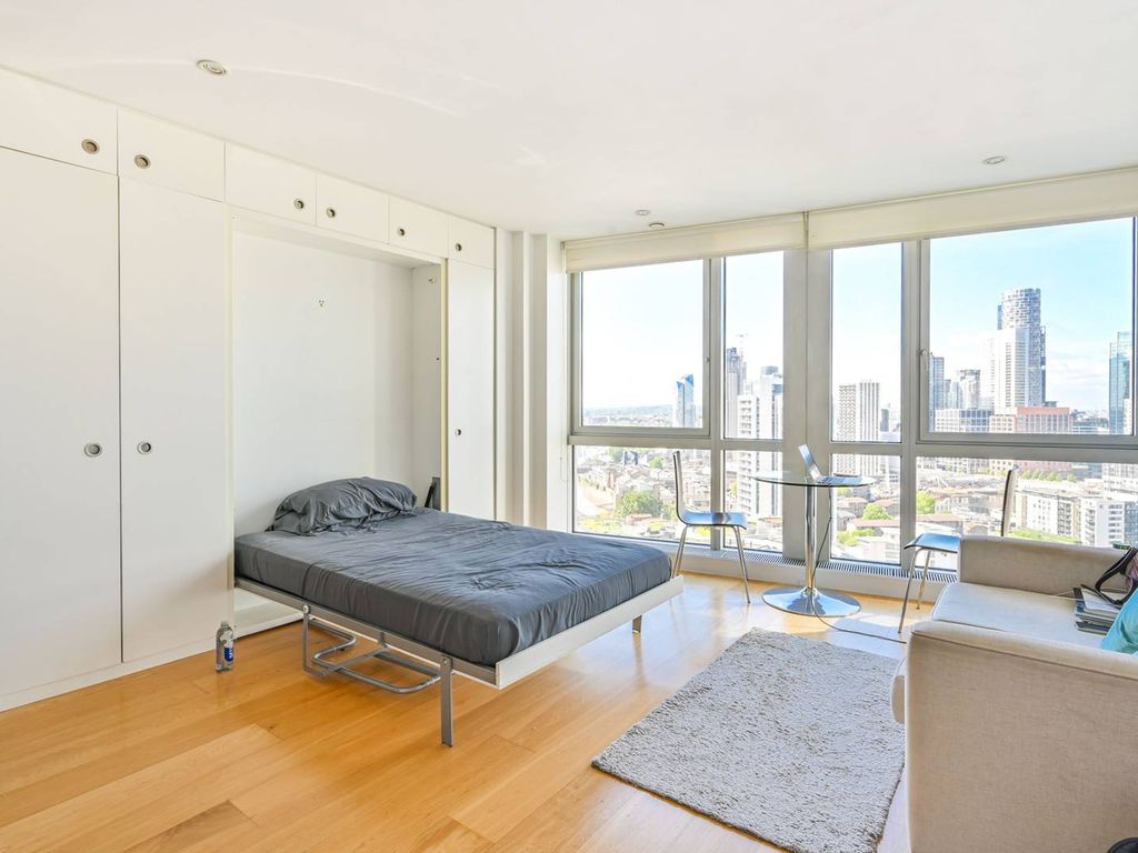 Studio for sale in Ontario Tower E14, Canary Wharf, London,, £275,000
