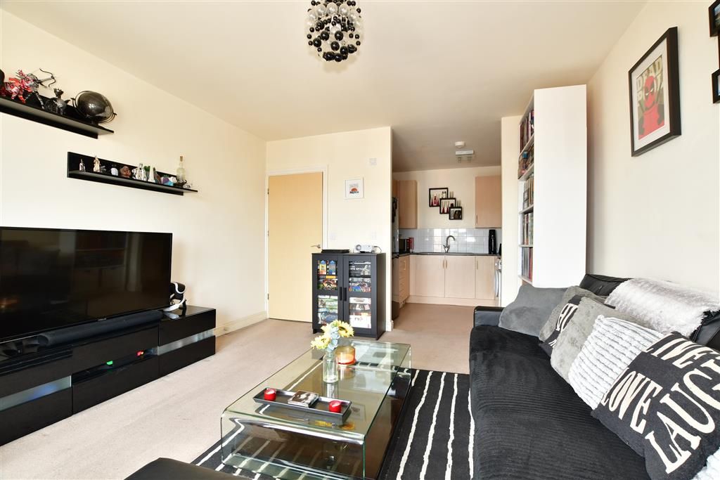 1 bed flat for sale in Commonwealth Drive, Three Bridges, Crawley, West Sussex RH10, £115,000