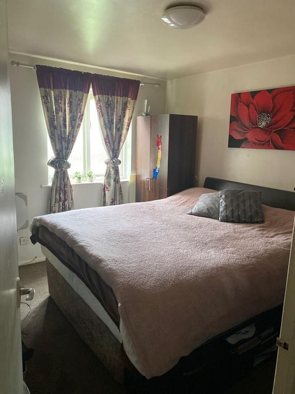 2 bed flat for sale in Flat, Henderson Court, Myers Lane, London SE14, £285,000