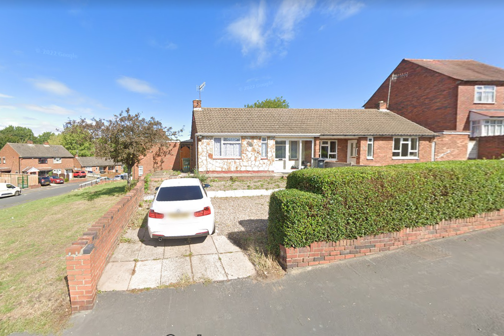 1 bed bungalow for sale in Moor Street, Brierley Hill DY5, £145,000