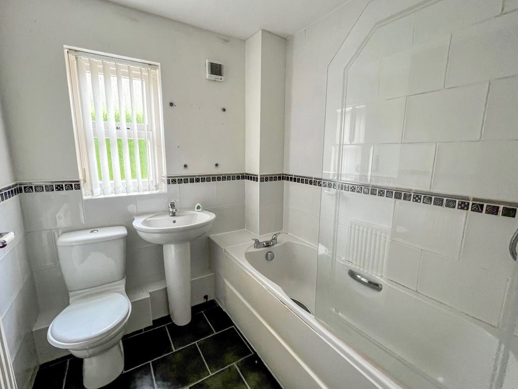 2 bed flat for sale in Hillfoot Court, Totley S17, £195,000