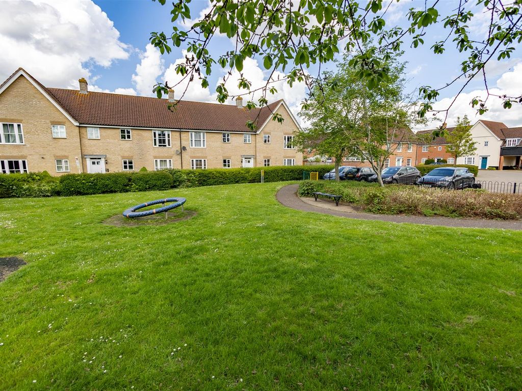 2 bed flat for sale in Bromedale Avenue, Mulbarton, Norwich NR14, £160,000