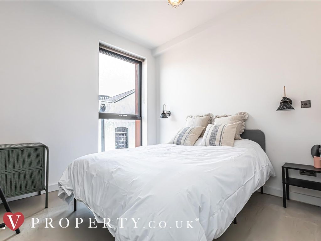 2 bed flat for sale in Princip Street, Birmingham B4, £325,000