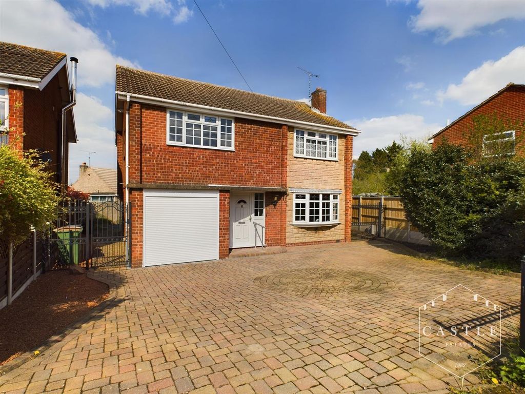 5 bed detached house for sale in Manor Road, Sapcote, Leicester LE9, £300,000