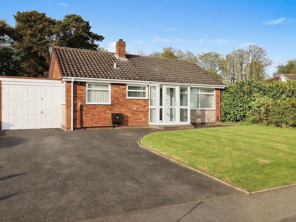 2 bed detached bungalow for sale in The Spinney, Finchfield, Wolverhampton WV3, £310,000