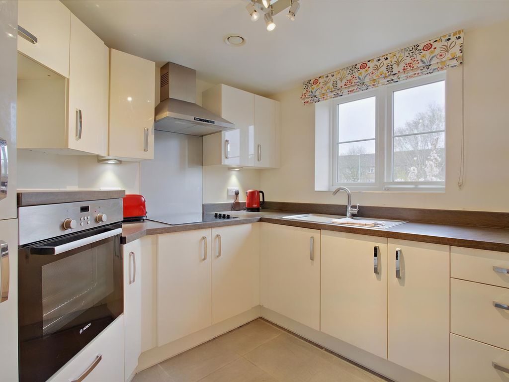 1 bed flat for sale in Roslyn Court, Lisle Lane, Ely, Cambridgeshire CB7, £249,950