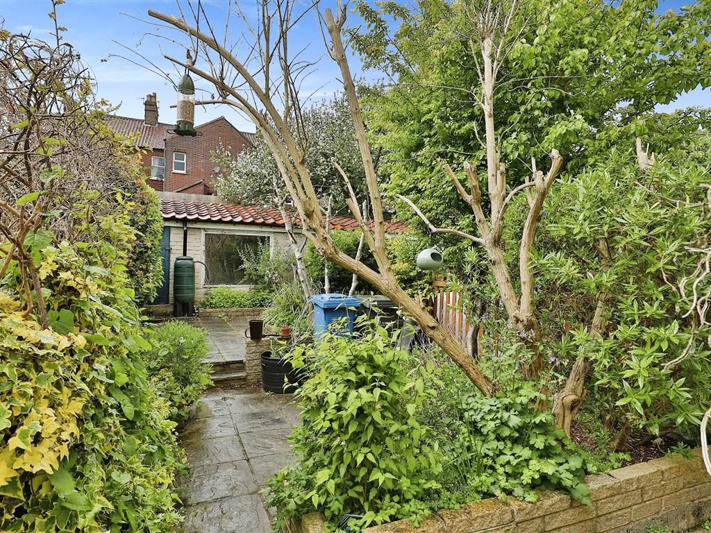 2 bed terraced house for sale in Pembroke Road, Norwich NR2, £240,000