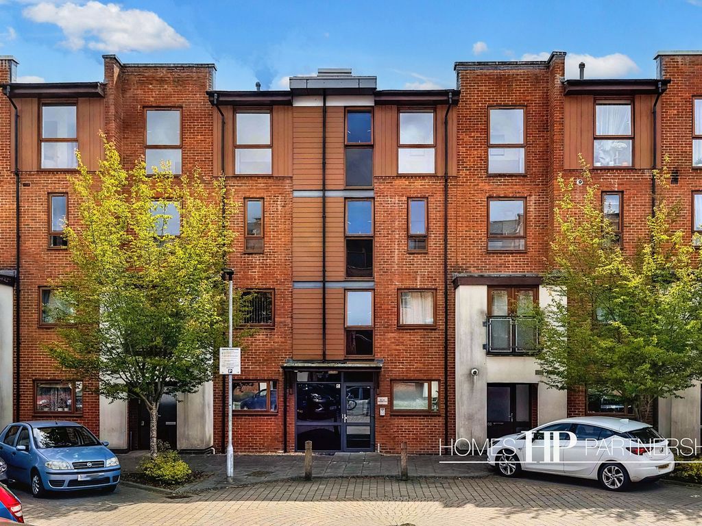 2 bed flat for sale in Rampling Court, Commonwealth Drive, Three Bridges, Crawley RH10, £240,000