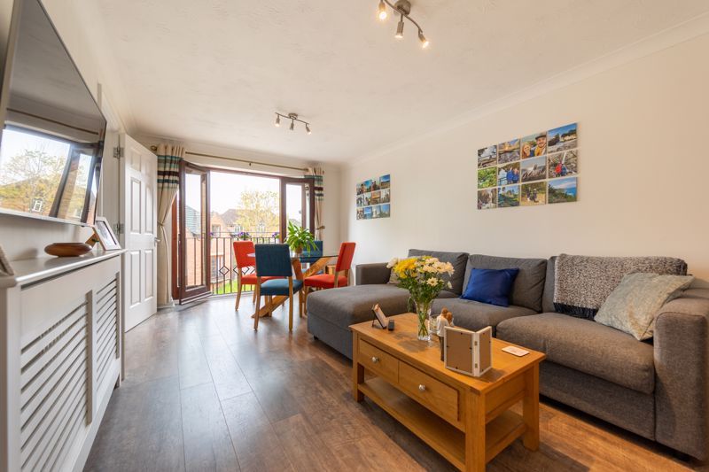 2 bed flat for sale in The Dale, Headington, Oxford OX3, £270,000