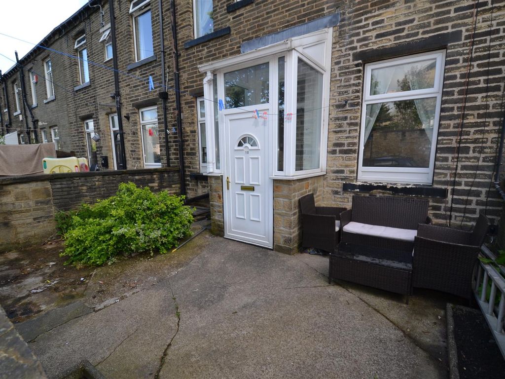 2 bed terraced house for sale in Pastureside Terrace West, Clayton, Bradford BD14, £90,000