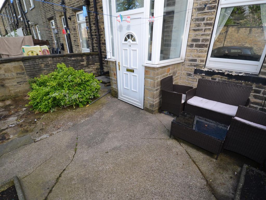 2 bed terraced house for sale in Pastureside Terrace West, Clayton, Bradford BD14, £90,000