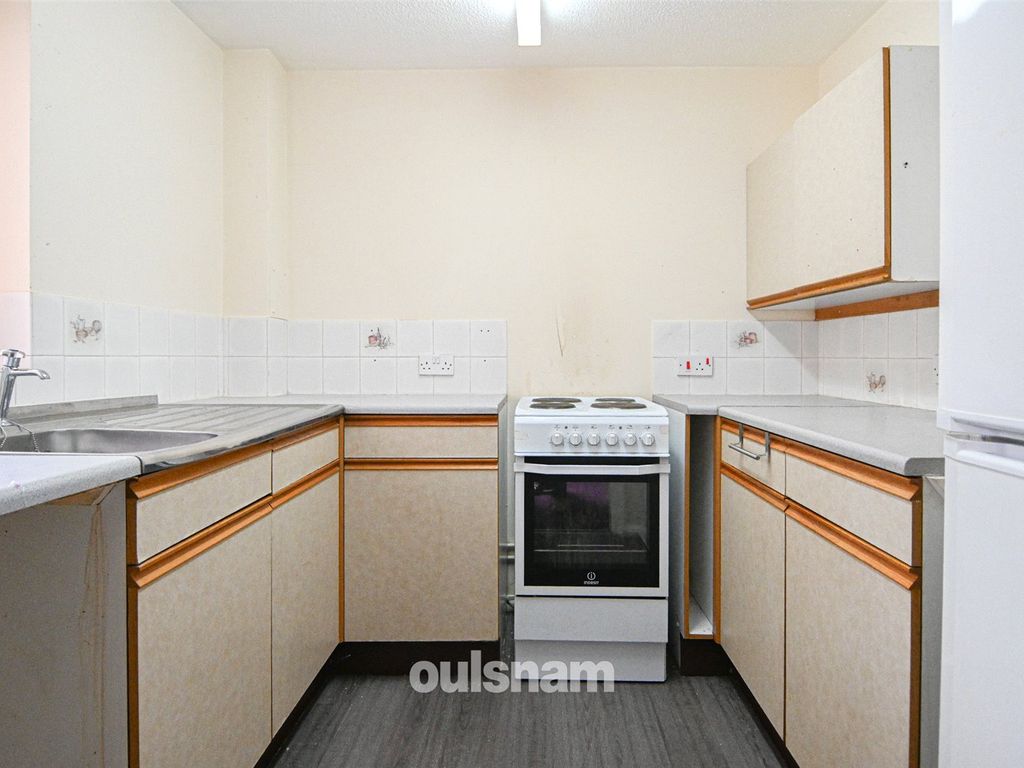 2 bed flat for sale in Sandon Road, Smethwick, West Midlands B66, £60,000