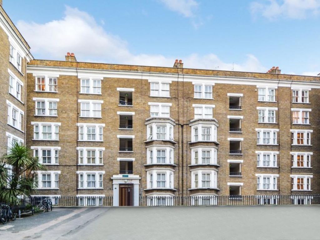 1 bed flat for sale in Old Kent Road, London SE1, £284,000