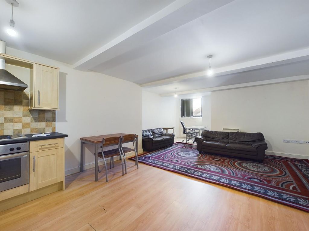 1 bed flat for sale in Piccadilly, Bradford BD1, £49,995