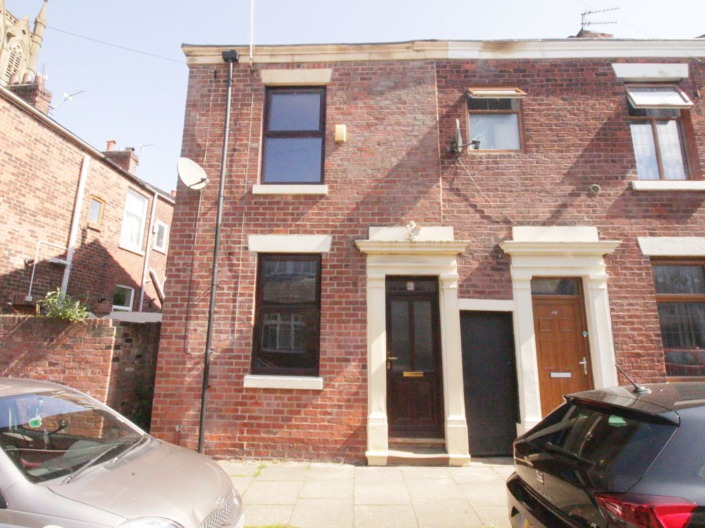 2 bed end terrace house for sale in Wellington Street, Preston PR1, £100,000