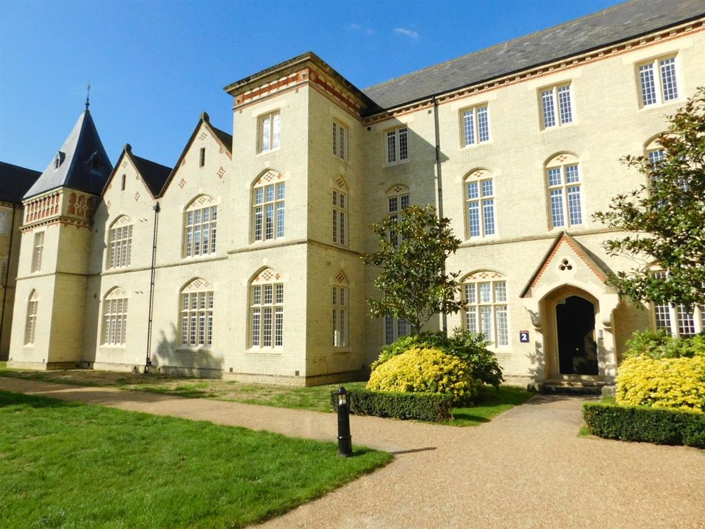 2 bed flat for sale in Fairfield Hall, Hertfordshire Wing, Kingsley Avenue, Fairfield SG5, £315,000