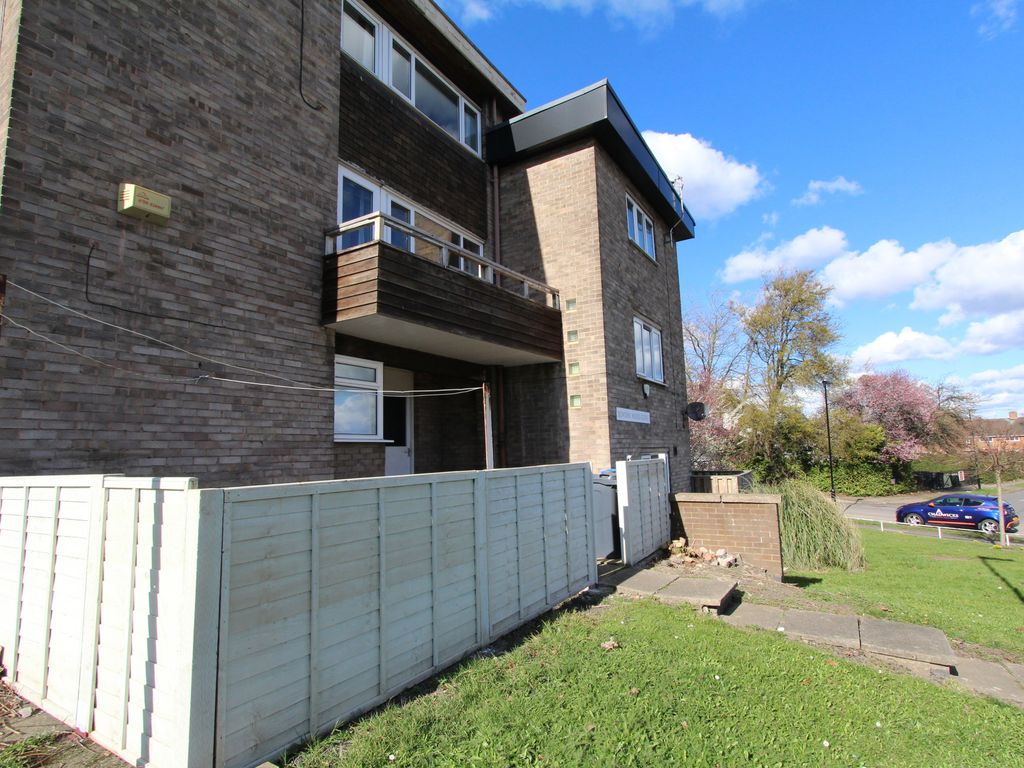 3 bed town house for sale in Bowden Wood Close, Sheffield S9, £130,000