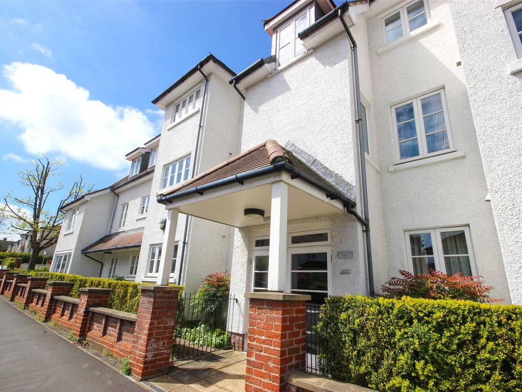 2 bed flat for sale in Henleaze Road, Bristol BS9, £215,000