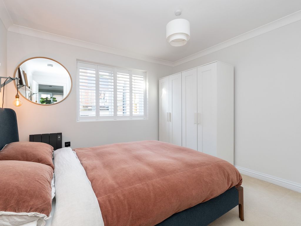 1 bed flat for sale in Falkland Road, Dorking RH4, £260,000