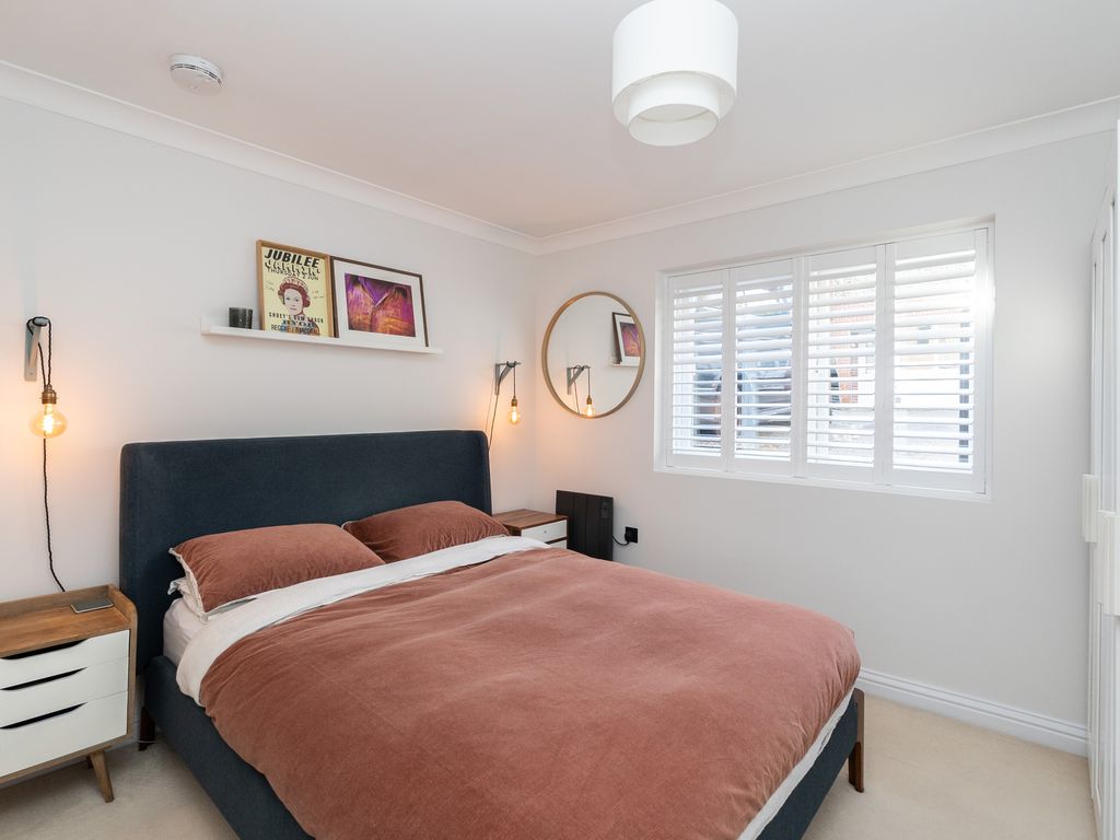1 bed flat for sale in Falkland Road, Dorking RH4, £260,000