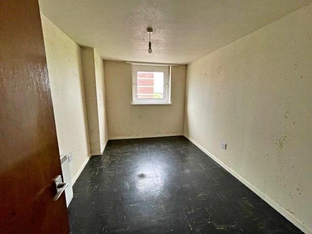 2 bed flat for sale in Balfour, Tamworth B79, £90,000