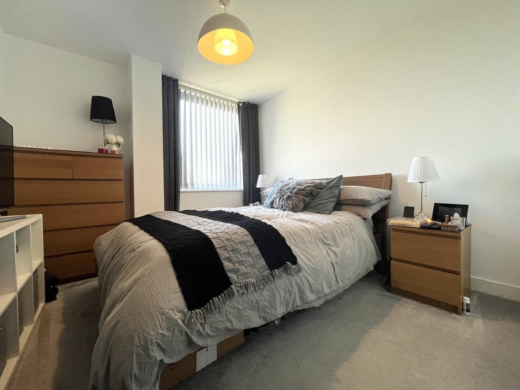 1 bed flat for sale in Churchill Way, Basingstoke, Hampshire RG21, £175,000