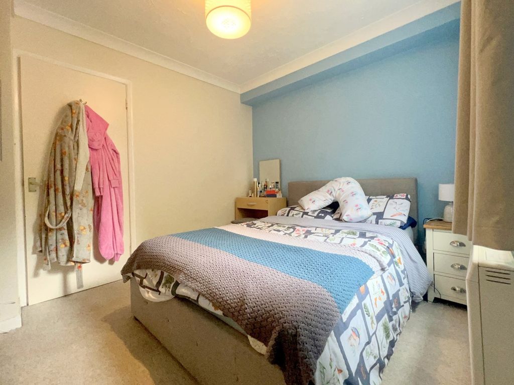 1 bed flat for sale in Surrey Road, Bournemouth BH4, £140,000