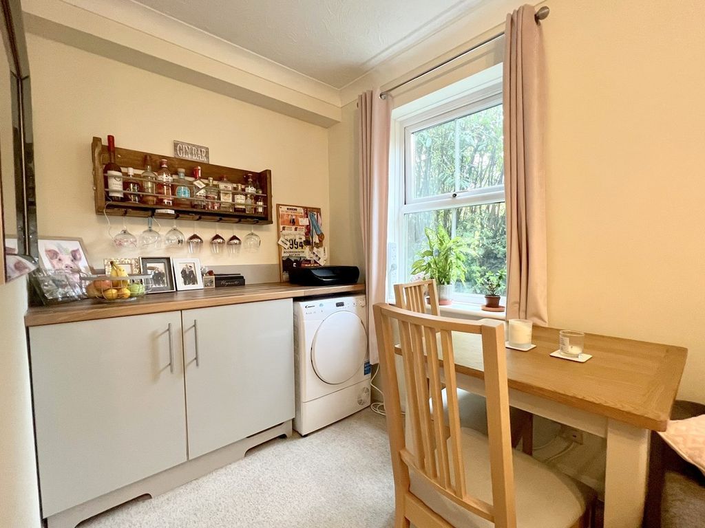 1 bed flat for sale in Surrey Road, Bournemouth BH4, £140,000