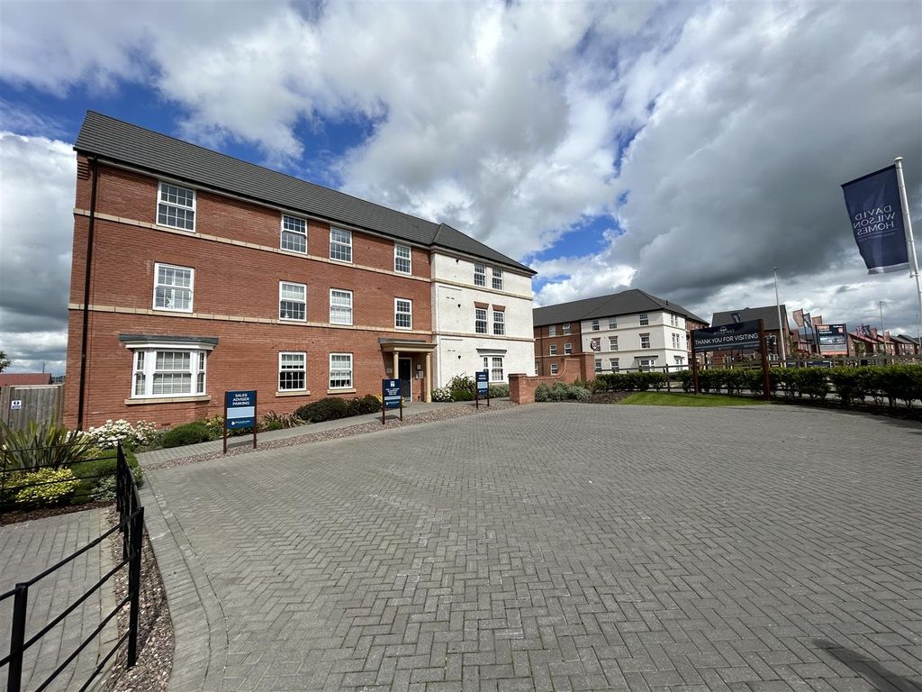 2 bed flat for sale in Station Avenue, Houlton, Rugby CV23, £200,000
