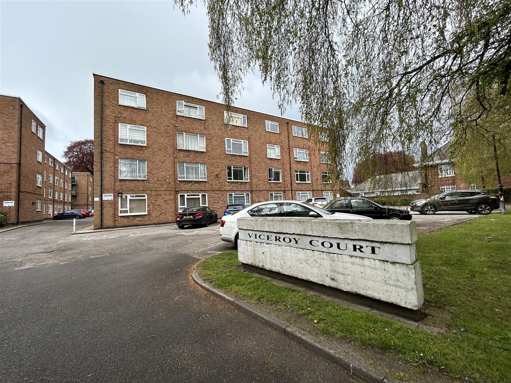 Studio for sale in Viceroy Court, High Street South, Dunstable LU6, £95,000