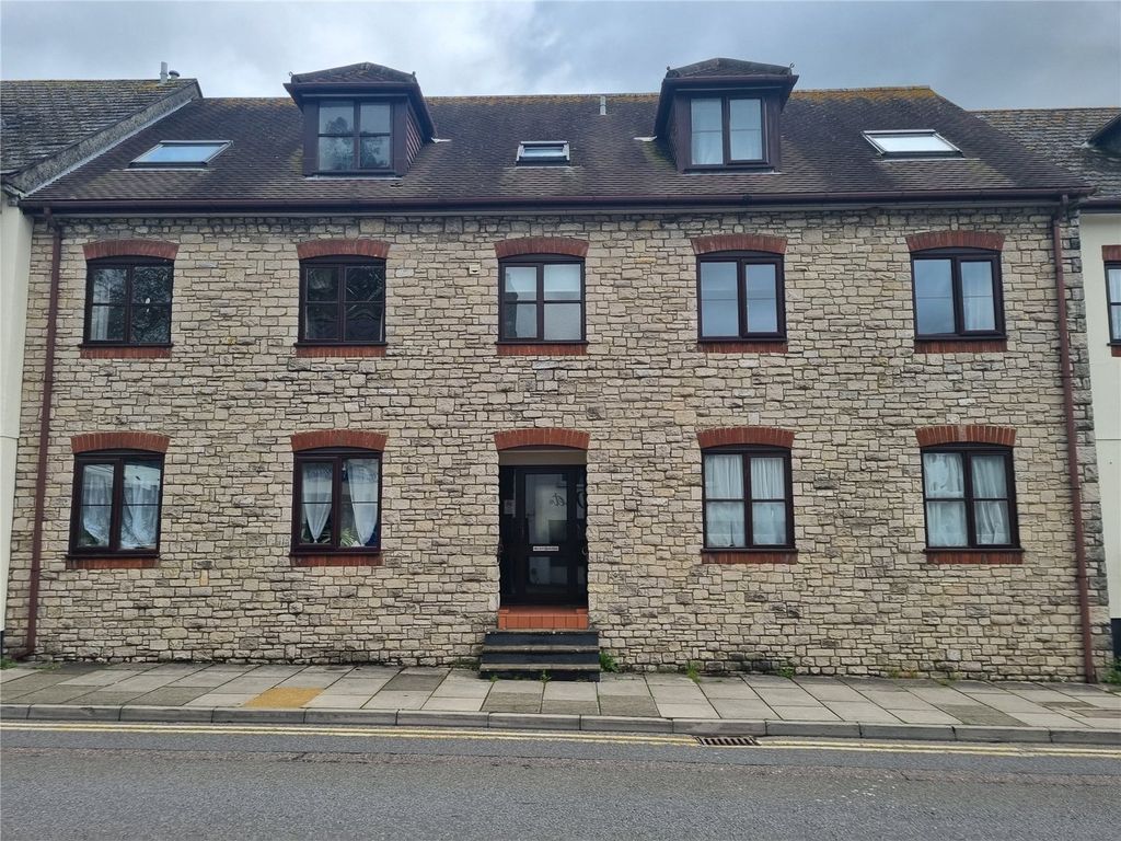 2 bed flat for sale in Church Close, Dorchester, Dorset DT1, £150,000
