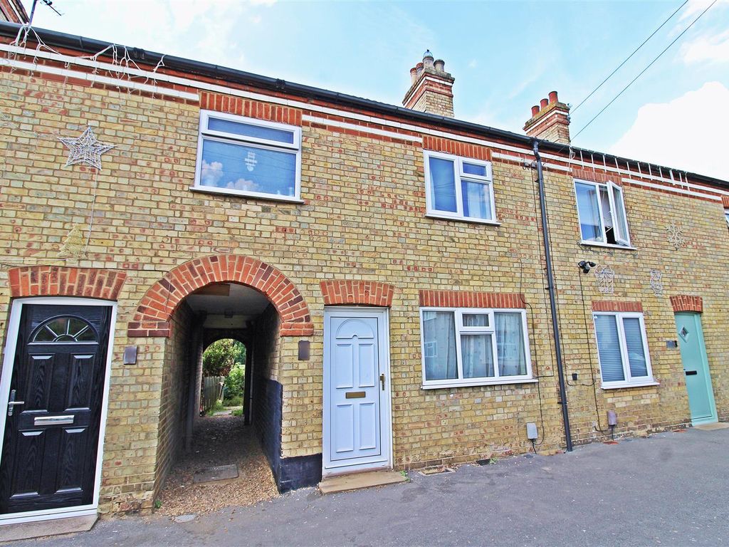 2 bed terraced house for sale in South View, Biggleswade SG18, £235,000